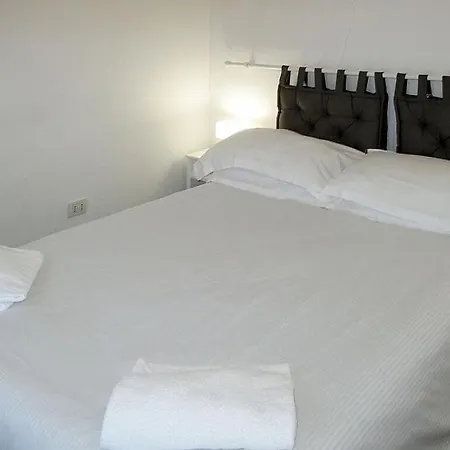 Sleeps 6 * Финале Лигуре