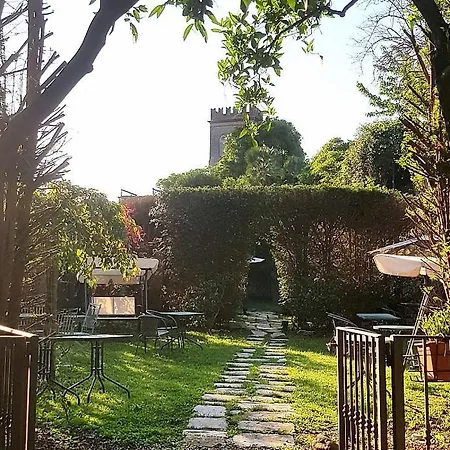 Sleeps 6